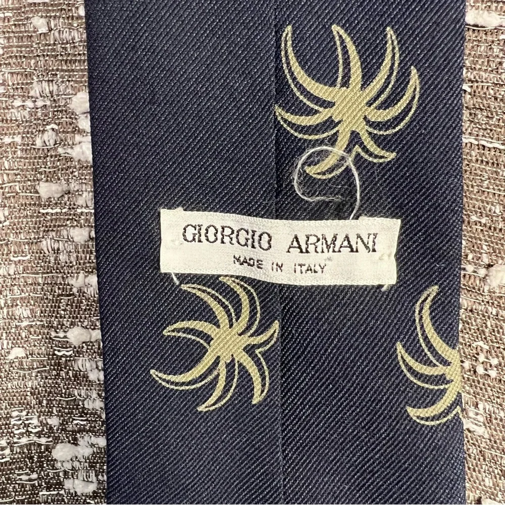Vintage Giorgio Armani Made in Italy Silk Classic Cut‎ Standard Length Neck Tie